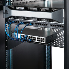 StarTech.com Ripiano per montaggio a rack con fessure 22" 2U - Ripiano per armadio server rack fisso - 22 kg